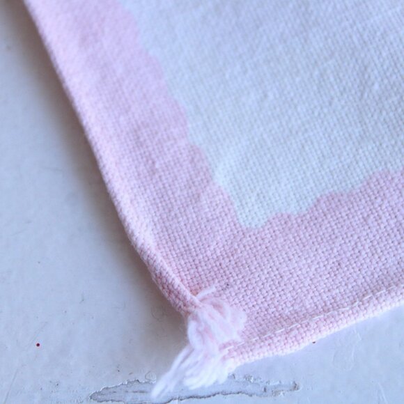 Vintage 1960s 1970s Napkins Set of Five, Floral Print on White and Pink Linen - Picture 6 of 10